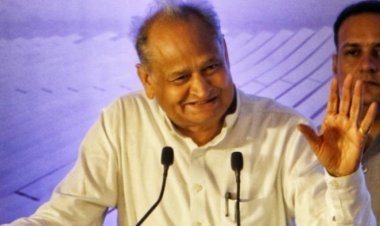 Gehlot said – Gandhi family does not see their alien