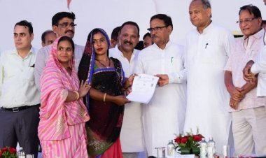 In front of CM Gehlot, the mayor told Municipal Corporation's poverty