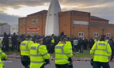 Allah-hu-Akbar slogans outside the temple in England: Muslim demonstration in Smithwick