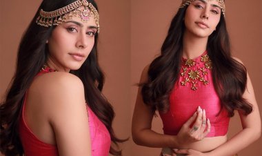 Warina Hussain Gives Bohemian Vibes In Her Latest Navratri Look
