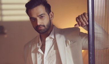 "Akhiyan is one song that will make you feel anguish and help you lose yourself," says singer Shekhar Khanijo