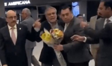 Chor-chor slogans against Pakistani finance minister in US