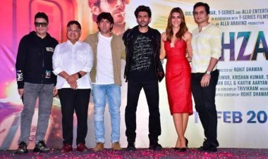 Kartik Aryaan's grand entry at Shehzada trailer launch