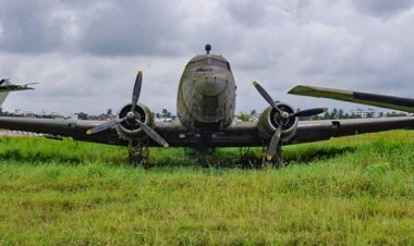 Biju Patnaik's favourite Dakota plane reaches Bhubaneswar: brought from Kolkata via 3 trucks