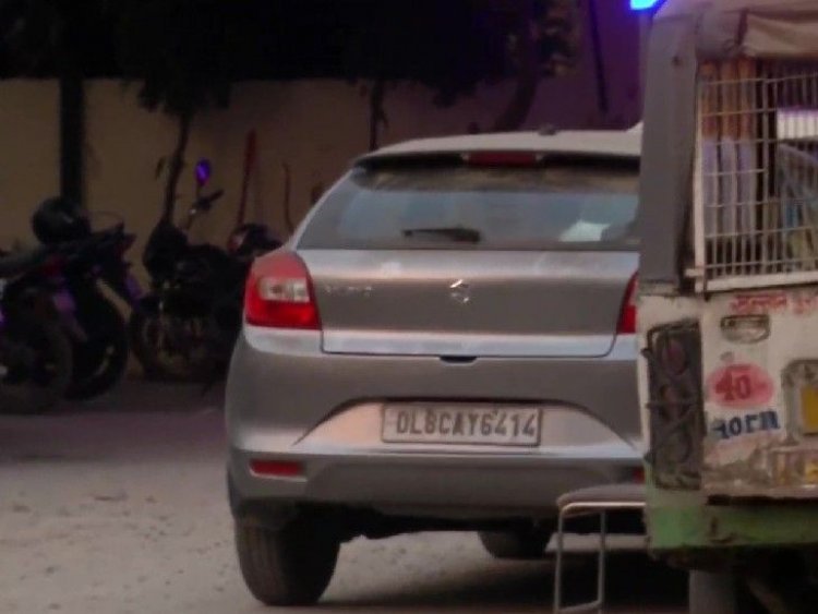 Boys in the car dragged the girl for 4 KM: Bloody dead body lying on the road in Delhi