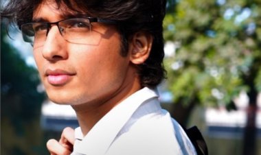 His lookalike is exactly a copy of Shahid Kapoor Duplicate: