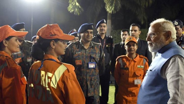 Prime Minister Modi met the soldiers who returned from Turkey, praised Operation Dost