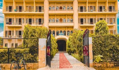 Miscreants attacked the hostel in Jaipur: ransacked the campus by abusing, attackers fled on bikes after pelting stones