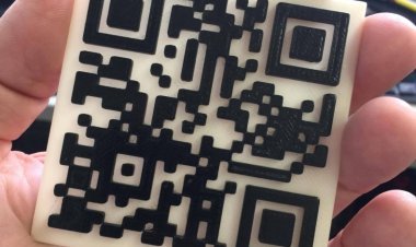 Couple put a QR code on the tomb of the doctor's son