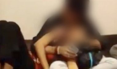 Video of the couple kissing in Delhi Metro goes viral