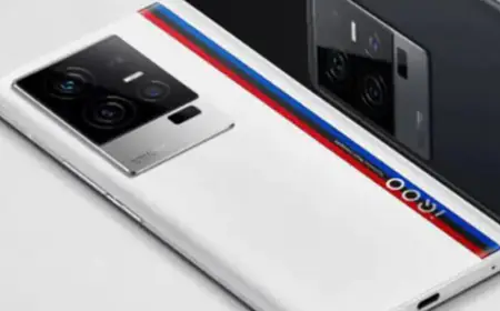 Both the phones of iQOO 12 Series are seen in black and white color, the look of the smartphone can win hearts