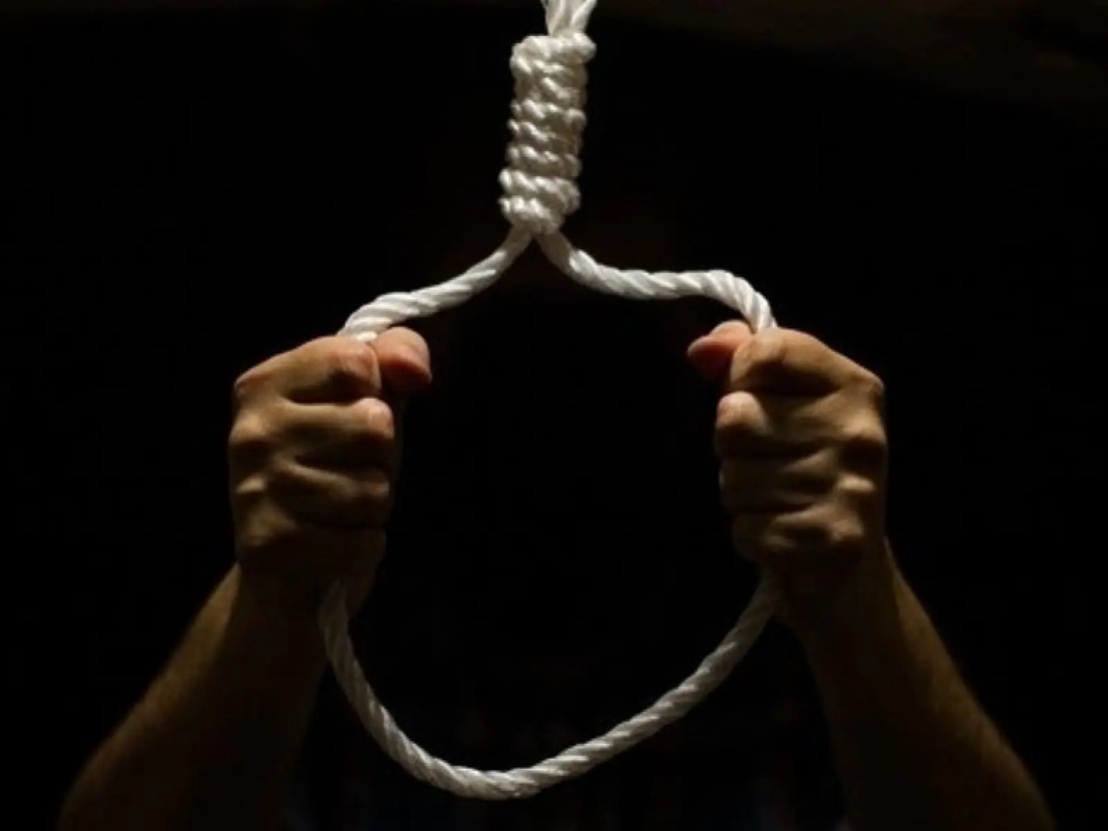 Private photo went viral, news of married woman's suicide came, then the young man also embraced death