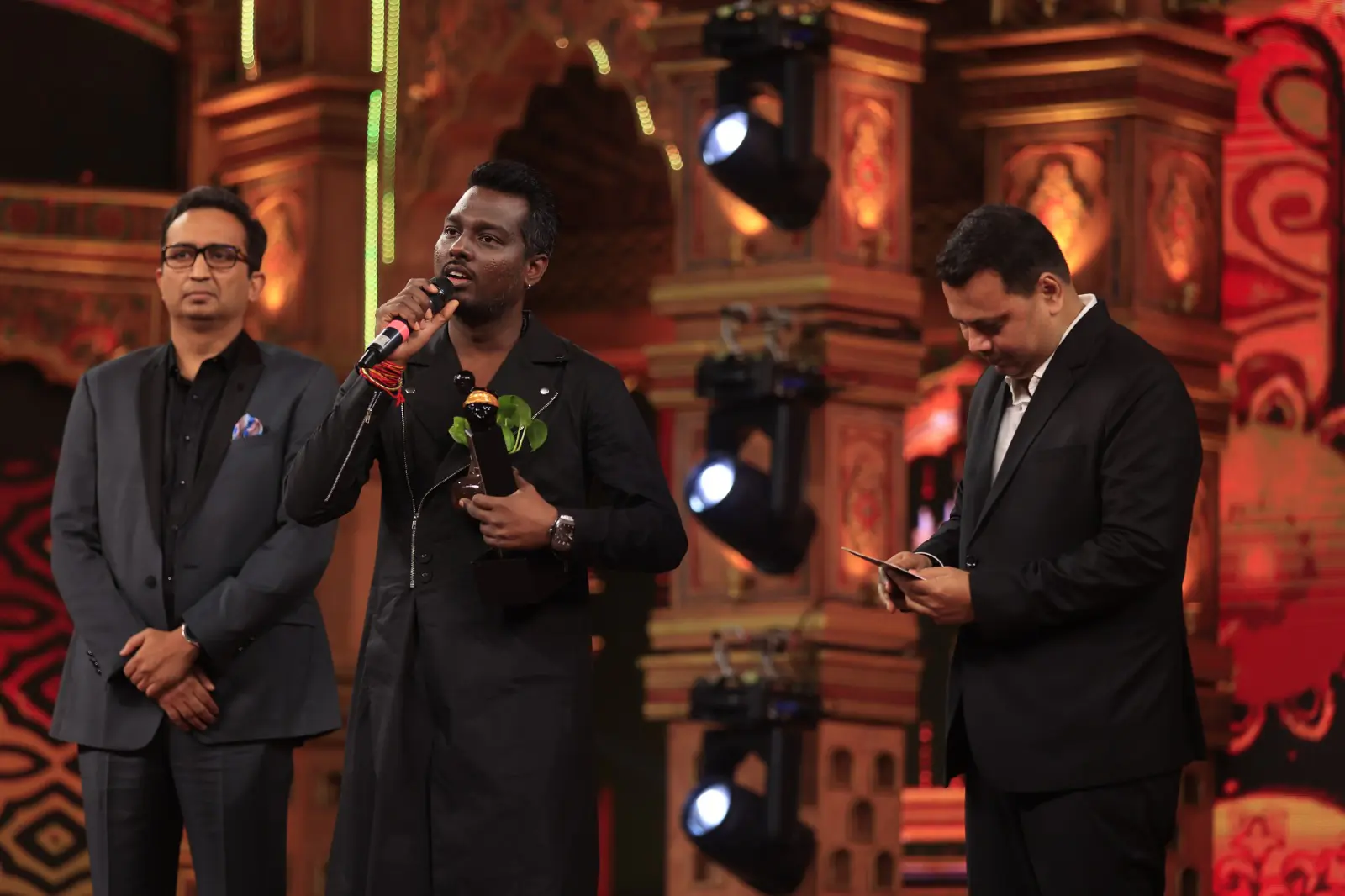 Blockbuster Director Atlee wins Critics Best Director Award for Jawan at Dada Saheb Phalke Award