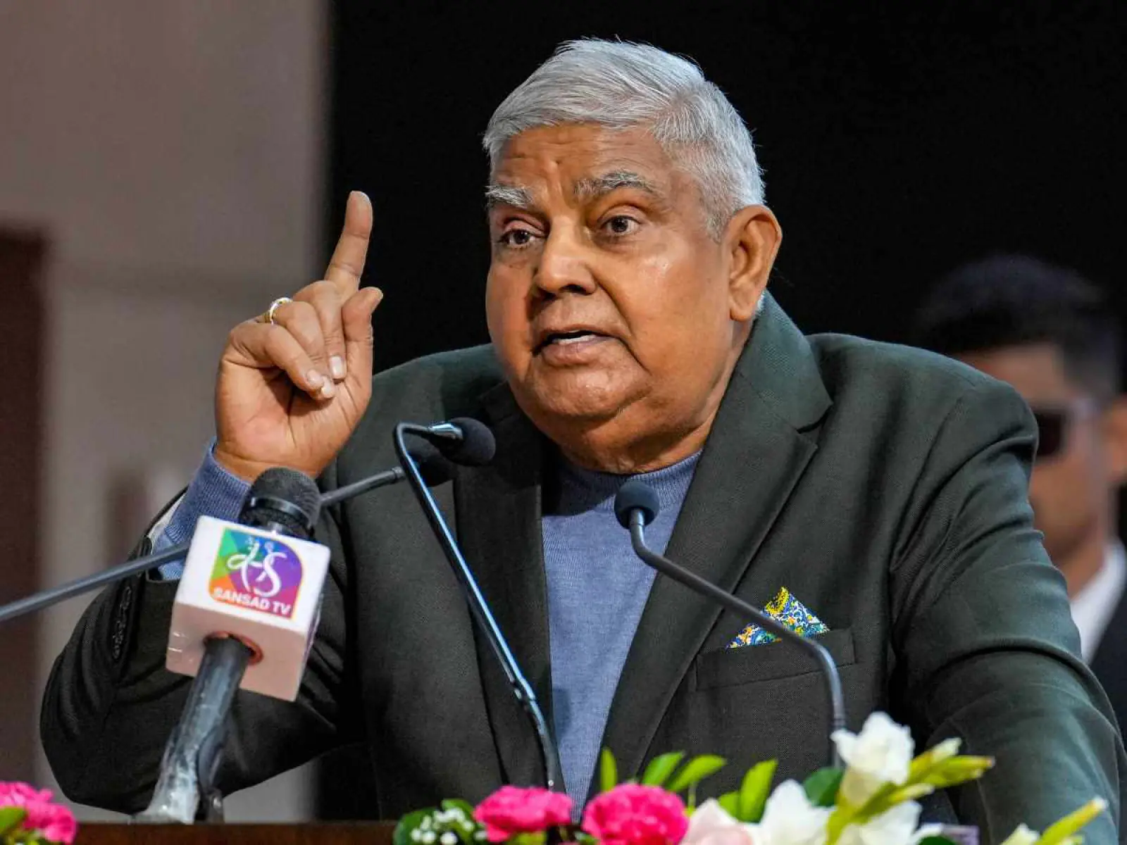 'Some people sit with those who break the country abroad', Dhankhar's sarcasm on Rahul