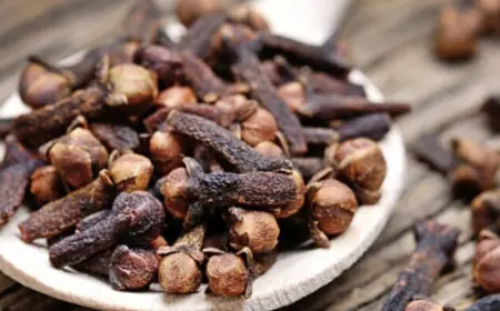 Know benefits of eating one clove every day, solving problems from stomach and teeth-related problems