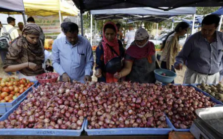 People are facing problems due to the huge rise in Onion prices in some cities 