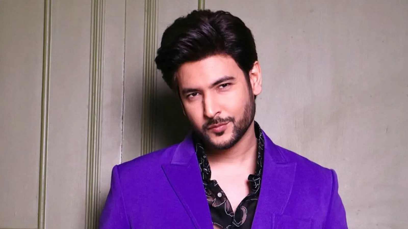 Shivin Narang Redefines Power Dressing with Bold Purple Look at Filmfare OTT Awards