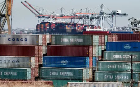 Record rise in gold imports, trade deficit at all-time high of $37.84 billion; exports down 4.85%