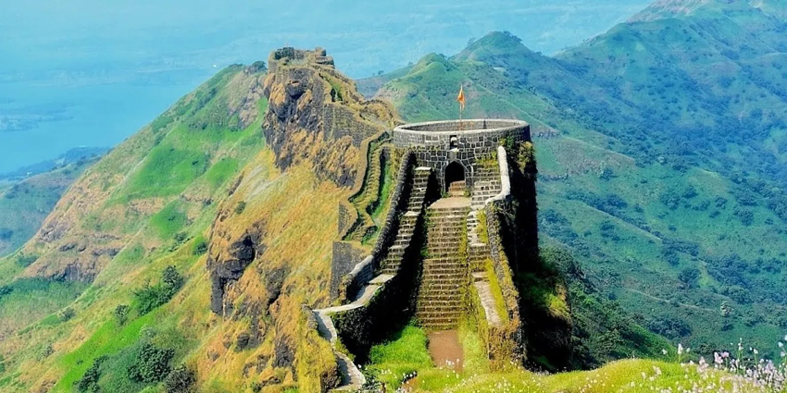 Visit forts that represent the valor of the Maratha Empire and narrate the story of Chhatrapati Shivaji's life