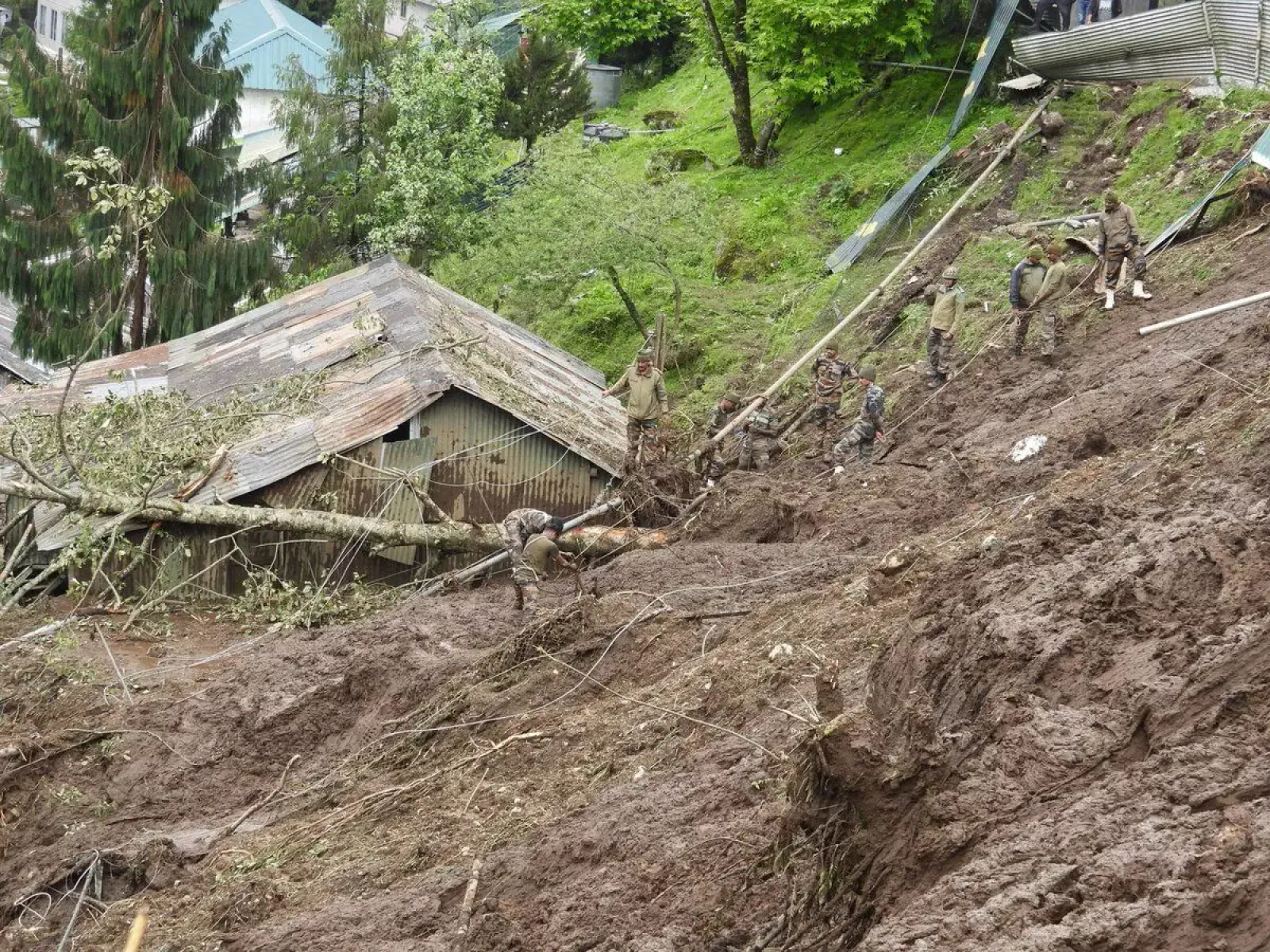 Sikkim Floods rescue operation: 6 soldiers still missing, Over 1600 tourists evacuated
