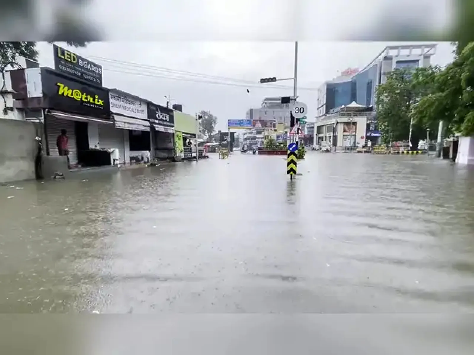 Ana Sagar Lake overflow made condition worse; Roads are overflowing, shops in basements are filled with water