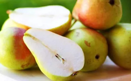 Eating pears in monsoon not only strengthen the immune system, but also gives many other benefits