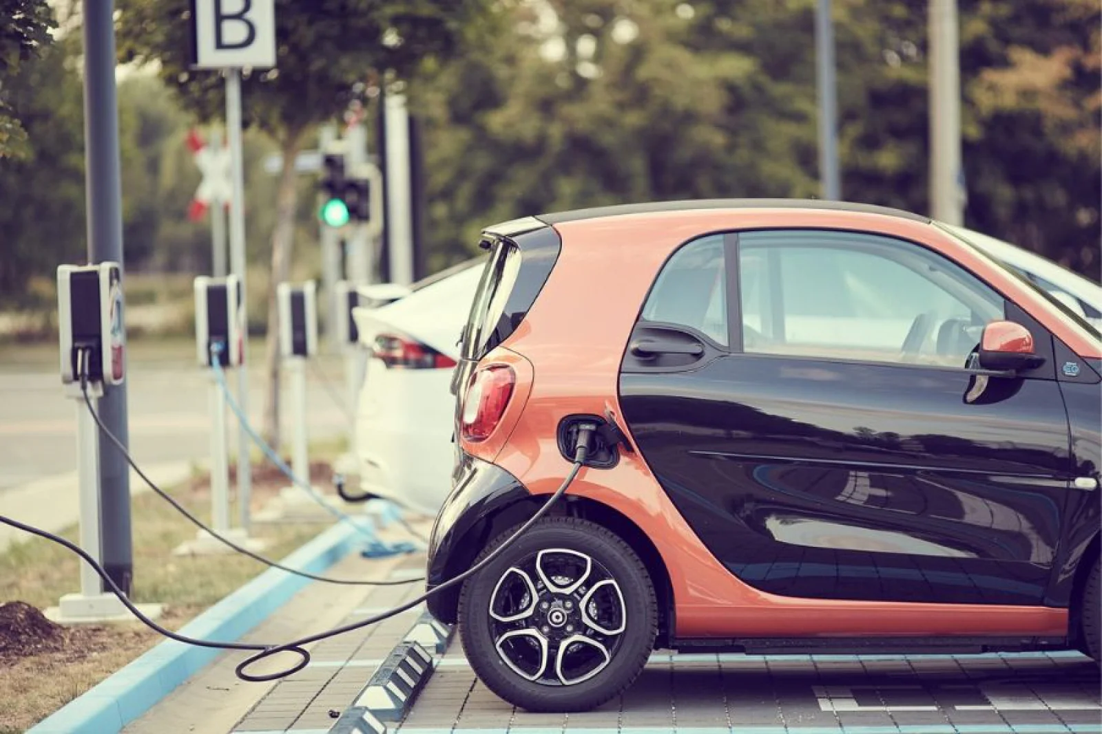 Government budgets ₹2,000 crore for 72,300 EV charging stations, guidelines issued