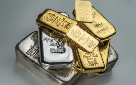 Silver Prices Hit Fresh Record; Gold Holds Firm at ₹1.26 Lakh per 10 Grams