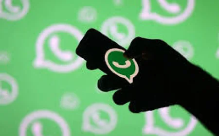 WhatsApp Working on Cover Photo Feature for Personal Accounts