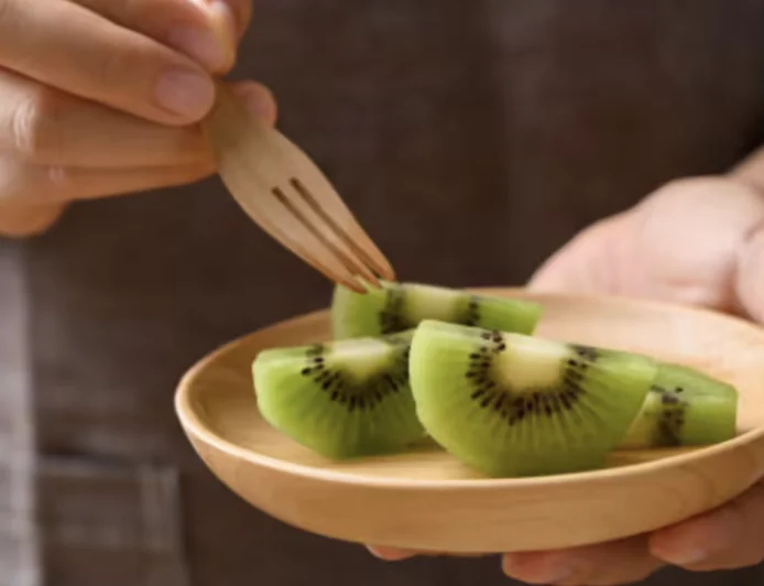 Kiwi for Immunity, Digestion, and Skin: Benefits, Right Way to Eat, and Who Should Avoid It